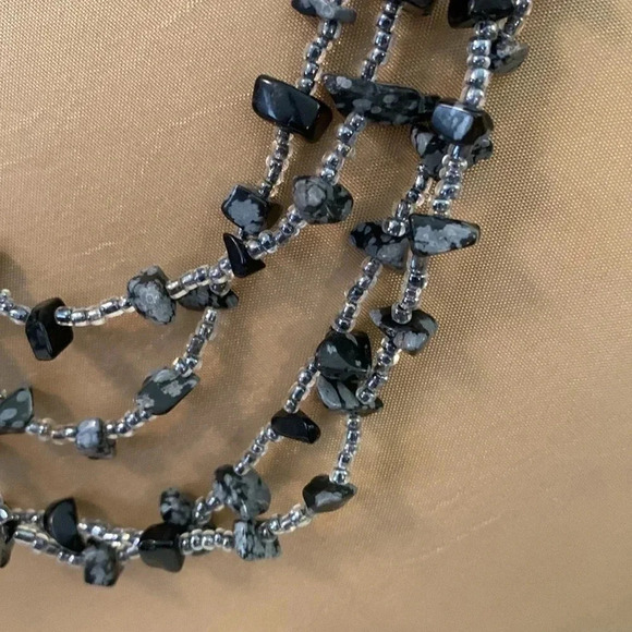Long grey beaded necklace - Picture 4 of 5